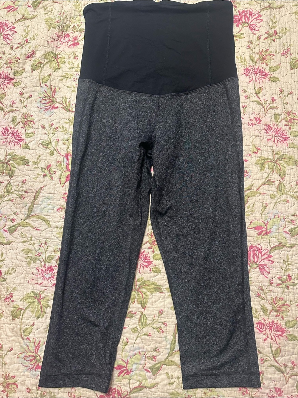 Isabel Maternity Crossover Panel Gray Active Capri Pant Leggings Size S 20”